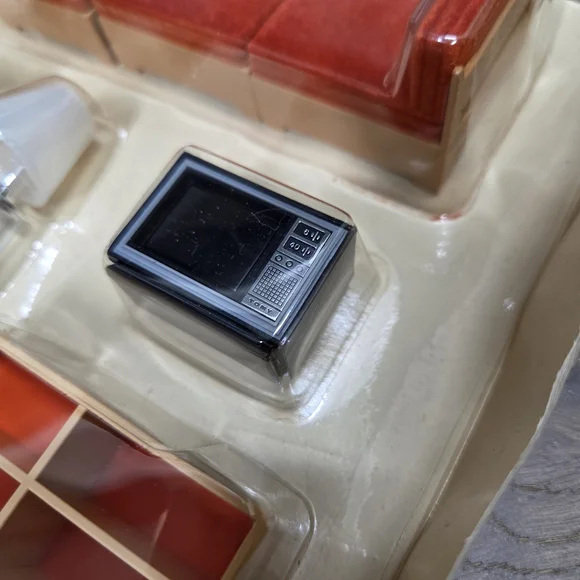 Vintage Tomy Smaller Homes Contemporary Miniature Living Room Furniture Set - Picture 11 of 16